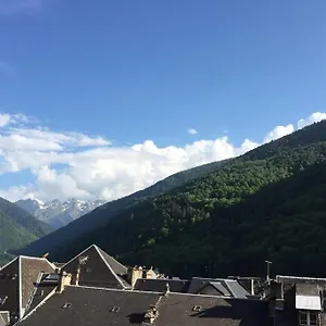 T2 Bis, Calme, Plein Centre De Luchon, Avec Balcon Et Garage Apartamento
